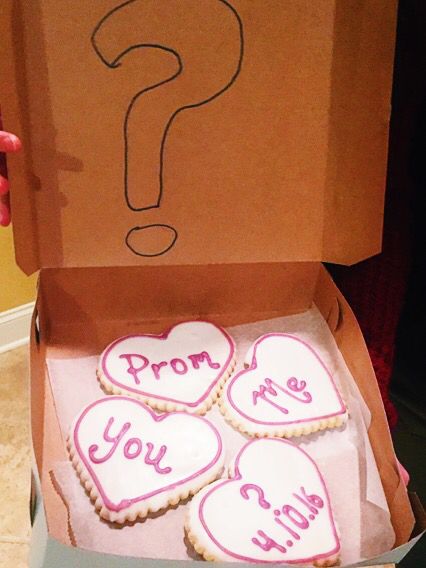 Cookie promposal! Absolutely delicious Cookie Promposal, Band Promposal, Cheeze Its, Prom Proposal Ideas, Hoco Signs, Creative Prom Proposal Ideas, Homecoming Poster, Dance Proposals, Promposal Ideas