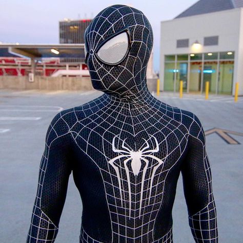 See this Instagram photo by @spideyfit • 5,227 likes Spiderman Custom Suit, Mcu Spiderman Homemade Suit, Black Spiderman Costume, Spiderman Suit Cosplay, Spider Man Original Suit, Marvel's Spider-man 2 Black Suit, Spiderman Man, Spiderman Black, Suit Cosplay