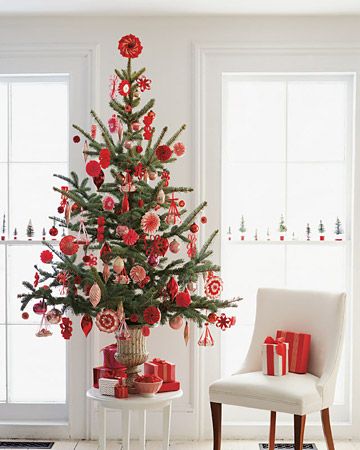 Small Yet Gorgeous Christmas Trees Joulun Aika, Martha Stewart Christmas, Merry Christmas Friends, Diy Jul, Deco Table Noel, Creative Christmas Trees, Small Christmas Trees, God Jul, Gorgeous Christmas