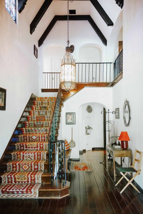 Eclectic Granny, Reading Nook Decor, Eclectic Minimalist, Nook Decor, Styling Shelves, Bookcase Styling, English Tudor, Tudor House, Emily Henderson