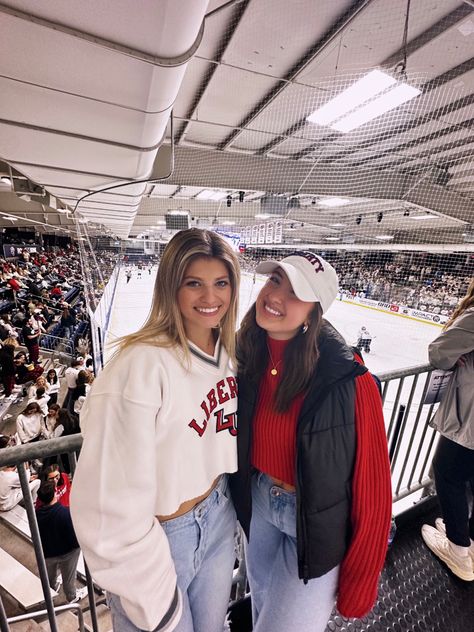 Cute Outfits To Wear To A Hockey Game, Hockey Game Outfit Ideas, Outfits To Wear To A Hockey Game, Hockey Game Date Outfit, Hockey Game Fits, Outfits For Hockey Games, What To Wear To A Hockey Game, Hockey Girlfriend Outfits, Nhl Game Outfit Woman