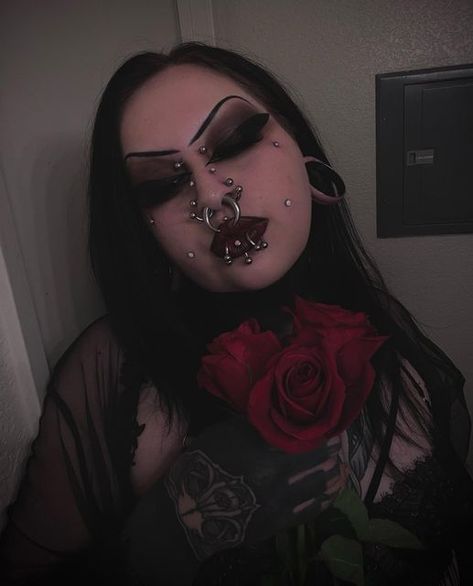 Body Modification Piercings, Stretched Septum, Alt Makeup, Face Piercings, Facial Piercings, Goth Women, Body Modification, Gothic Makeup, Body Modifications