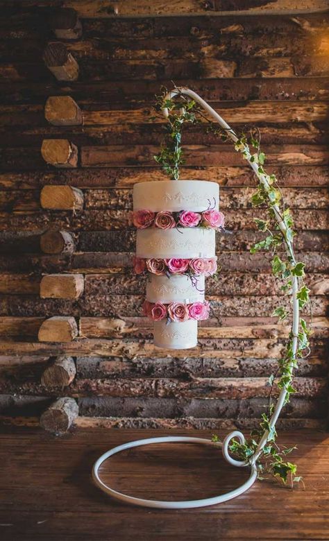 7 Upside down wedding cakes,Hanging Chandelier cake Suspended Wedding Cake, Kek Kahwin, Bridal Cake Topper, Hanging Cake, Chandelier Cake, Wedding Cake Stand, Traditional Wedding Cakes, Wedding Cake Pictures, Tiered Cake