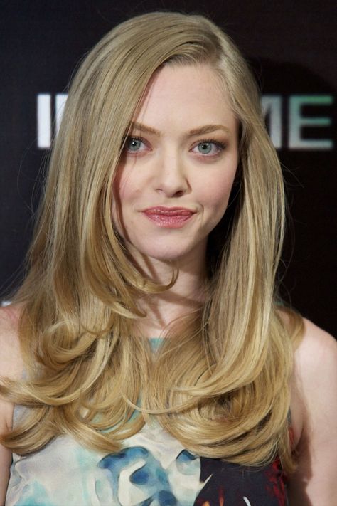 Amanda Seyfried Hair, Side Part Hairstyles, Side Hairstyles, Athletic Hairstyles, Curly Bob Hairstyles, Long Blonde, Amanda Seyfried, Side Part, Long Blonde Hair