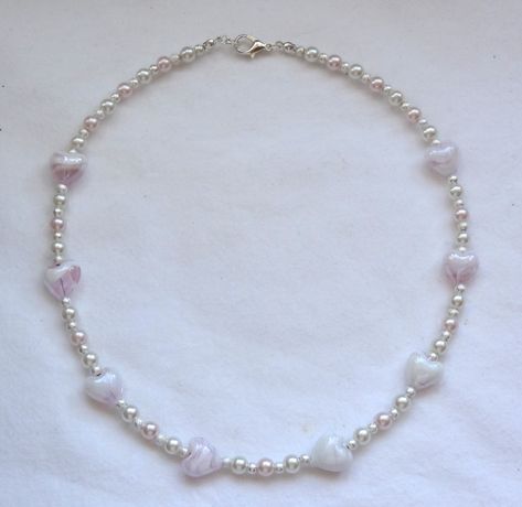 Pink And White Beaded Necklace, White Beads Necklace, Pink Beaded Necklace, Ethereal Jewelry, Diy Jewelry Rings, Bracelets Handmade Diy, Indie Jewelry, Beaded Necklace Designs, Beaded Necklace Diy