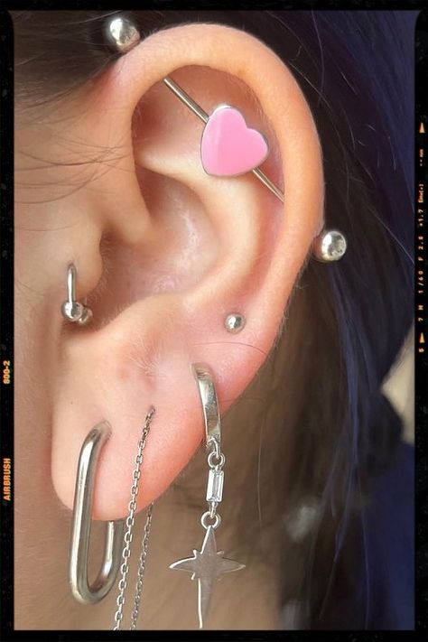 Industrial Piercing Heart, Industrial Piercings Aesthetic, Pink Industrial Piercing, Industrial Piercing Cute, Pink Piercings, Industrial Piercing Ideas, Girly Industrial Piercing, Indistruel Piercing Aesthetic, Pink Piercing Aesthetic