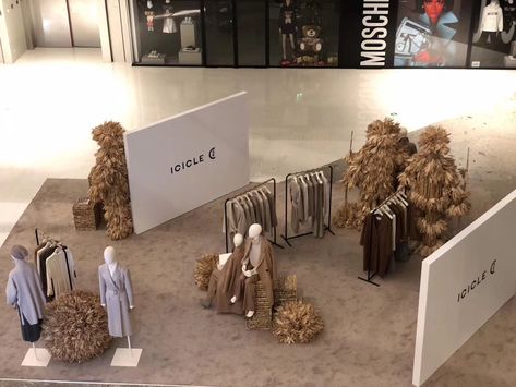 Fashion Pop Up Store Concept, Popup Store Design, Pop Up Store Concept, Fashion Window Display, Popup Store, Fashion Showroom, Trade Show Design, Fashion Displays, Event Booth