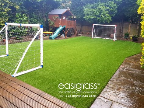 Small Backyard Soccer Field Ideas, Football Garden Ideas, Backyard Soccer Goal, Diy Soccer Field Backyard, Garden Football Pitch, Soccer Backyard, Astro Turf Garden, Backyard Soccer, Football Garden