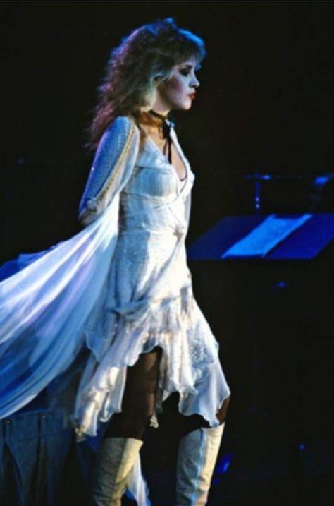 Just like the white winged dove Stevie Nicks Costume, Stephanie Lynn, Stevie Nicks Style, Stevie Nicks Fleetwood Mac, The Mirage, Women Of Rock, Justin Timberlake, Stevie Nicks, Fleetwood Mac