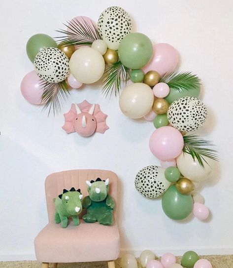 Baby Girl Dinosaur Baby Shower Ideas, Dinosaur Balloon Garland, Girly Dinosaur Party, 3rd Birthday Party For Girls, Third Birthday Girl, Girl Dinosaur Party, Dinosaur Birthday Theme, Kate Baby, Girl Dinosaur Birthday