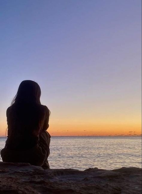 Pfp Sunset, Cute Background Pictures, Ocean At Night, Dreamy Photography, Girl Pfp, Ocean Vibes, Instagram Ideas Photography, Cute Photography, Valerian