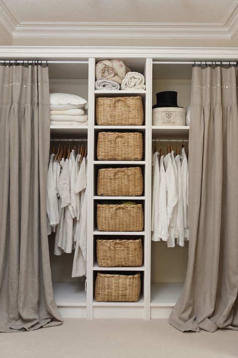 Does your bedroom lack a closet? Do you have a lot of clothes to store? Here are 9 unique, simple ways to store your clothes without a closet. Ikea Units, Design Ložnic, Best Closet Organization, Organized Closet, Closet Curtains, Open Closet, Diy Wardrobe, Diy Closet, Master Closet