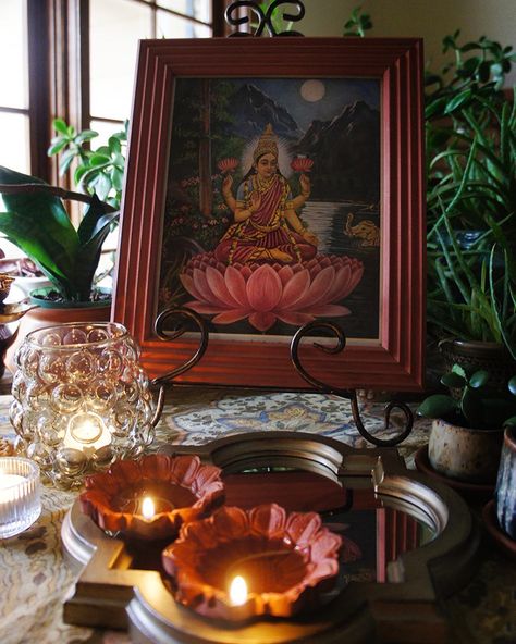 Diwali Mirror Decoration, Hindu House Decor, Hindu Prayer Room Ideas, Navratri Celebration, Lakshmi Maa, Supermodel Aesthetic, Puja Decoration, Diwali 2024, Prayer Room Ideas