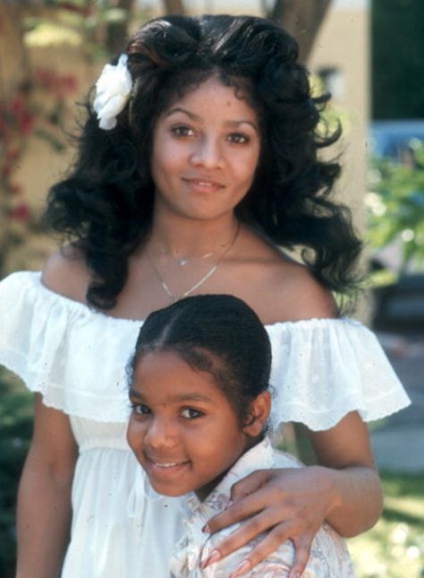 Janet & LaToya Jackson Janet Jackson Baby, Janet Jackson Unbreakable, Latoya Jackson, Ms Jackson, Famous Families, Jo Jackson, Family Stone, Celebrity Siblings, Beyonce Style