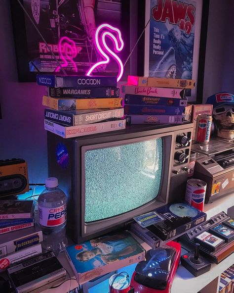 Old Tv Static, Static Screen, Retro Room Ideas, Cyberpunk Room, Pepsi Can, Pink Neon Lights, Tv Static, Retro Room, New Retro Wave