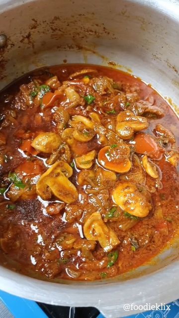 Chicken Starter Recipes, Mushroom Curry, Aloo Recipes, Ginger Garlic Paste, Mumbai Food, Marinated Mushrooms, Red Chilli Powder, Chicken Masala, Sweet Dishes Recipes