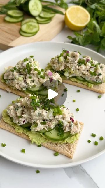 Mediterranean Recipes Diet on Instagram: "Loaded Tuna Crackers🤩

Need a quick snack or a light lunch? Whip up this elevated twist on the humble tuna cracker in just 5 minutes. On top of a bed of creamy smashed avocado and crispy Cruskits (or rice cakes for a gluten-free option!), let the flavour-packed spread of tuna, Greek yoghurt, dijon and chopped veggies take centre stage. For an extra kick, garnish with chilli flakes!

Dietary tags: egg-free, nut-free, pescatarian, gluten-free
Recipe-subcategories: quick meals
Time to cook: 5
Serves: 1

Ingredients
1 95g (3.3oz) tin tuna, drained
1 tbsp Greek yoghurt
1 tsp dijon mustard
1 celery stalk, diced
1 tbsp finely chopped red onion
1 pickle, finely diced
1 tbsp chopped chives
3 cruskits, use rice cakes for gluten-free
½ avocado, smashed
½ cuc Onion Pickle, Chopped Veggies, Healthy Crackers, Weight Watchers Snacks, Smashed Avocado, Mediterranean Dishes, Light Lunch, Mediterranean Diet Recipes, Chilli Flakes