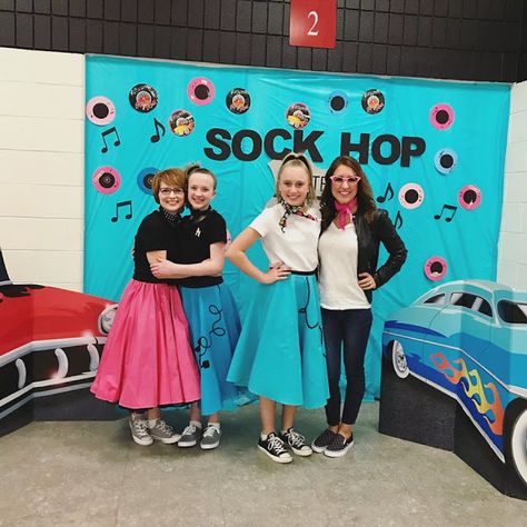 Crafty Texas Girls: 50's Sock Hop - Middle School Cotillion 50 Days Of School Costume, Sock Hop Decorations, Sock Hop Outfits, School Dance Decorations, 50s Dance, School Dance Themes, 50s Sock Hop, 50s Theme Parties, Sock Hop Party