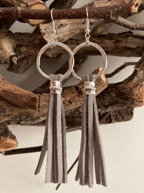 Faux Suede Earrings, Suede Earrings, Diy Leather Earrings, Cricket Ideas, Leather Jewellery, Earrings Bohemian, Homemade Jewelry, Bohemian Earrings, Leather Fringe