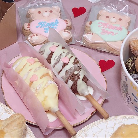 ✧Eve doll✧ Snacks Japonais, Kue Macaroon, Pastel Cupcakes, Kawaii Dessert, Kawaii Cooking, Cute Snacks, Think Food, Japanese Snacks, Kawaii Food