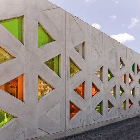 Architecture For Kids, Kindergarten Architecture, Compound Wall Design, School Building Design, Colour Architecture, Kindergarten Design, Boundary Walls, Education Architecture, Design Exterior