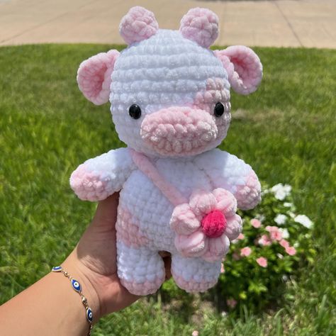 Pink Crochet Cow, Cow Crochet, Learn Crochet, Crochet Plushies, Crochet Pink, Crochet Cow, Valentines Crochet, Kawaii Crochet, Crochet Inspo