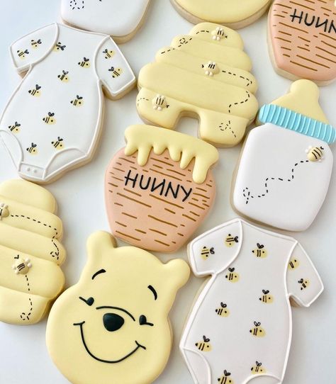 Baby Shower Cookies Boy, Kylie Baby Shower, Pooh Bebe, Winnie The Pooh Themes, Winnie The Pooh Baby Shower, Baby Shower Treats, Baby Shower Theme Decorations, Disney Baby Shower, Winnie The Pooh Birthday