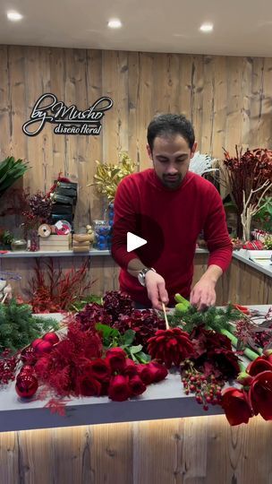 Christmas Bouquet Ideas, Christmas Flower Arrangements Ideas, Amaryllis Bouquet, Christmas Bouquets, Christmas Bouquet, Christmas Floral Arrangements, Christmas Floral, Flower Show, Ikebana