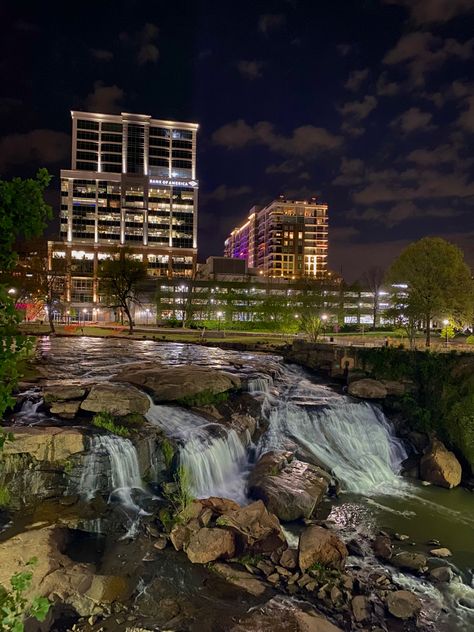 📍Downtown Greenville, SC. 04/13/2022 #greenville #carolina #city #aesthetic #travel