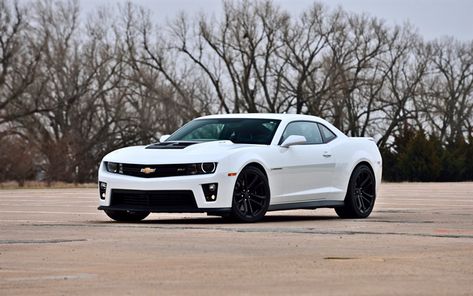 Descargar fondos de pantalla Chevrolet Camaro, 2017, american coche deportivo, coche de músculo, blanco Camaro, Chevrolet White Camaro, Muscle Cars Camaro, Car White, Chevy Ss, Camaro Car, Sports Car Wallpaper, Chevrolet Camaro Zl1, Super Fast Cars, Luxury Car Brands