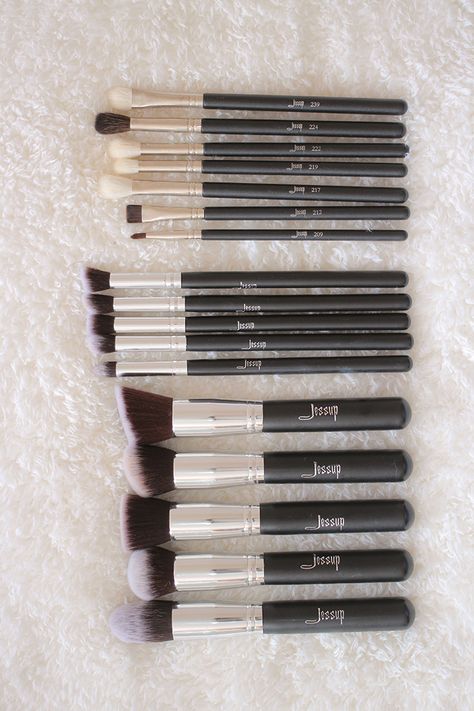 HIT or MISS: Jessup Brushes Review Jessup Brushes, Bk Beauty Brushes, Blending Pencil, Jessup Makeup Brushes, Real Techniques Brushes Set, Makeup Brush Set Real Techniques, Brushes Makeup, Cosmetic Brush, Hit Or Miss