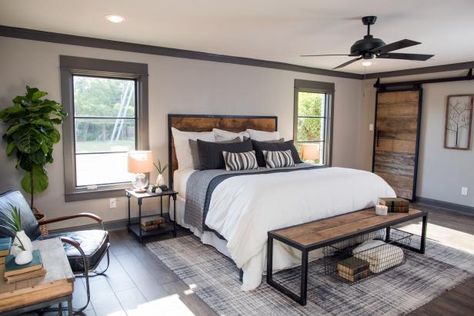 Take a peek inside our favorite master suites from all 5 seasons of Fixer Upper. Fixer Upper Designs, Industrial Decor Bedroom, Industrial Bedroom Design, Industrial Farmhouse Decor, Industrial Bedroom, Industrial Space, Bachelor Pad, Farmhouse Bedroom, Joanna Gaines