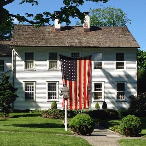 All-American decor. Fourth Of July Decor, Classic Americana, Happy Fourth Of July, American Decor, Colonial House, Traditional House, Curb Appeal, Fourth Of July, Memorial Day