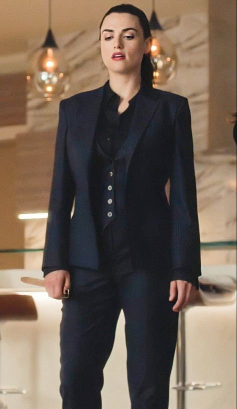 Lena Luthor Suit, Opera Outfit, Chyler Leigh Supergirl, Woman In Suit, Chyler Leigh, Lena Luthor, Katie Mcgrath, Woman Suit Fashion, Black Canary