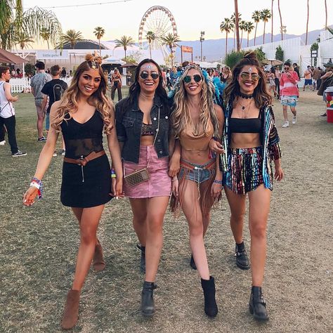 Girl gang...🎡👯‍♀️🌴 @revolve #revolvefestival #pamallierincoachella Look Da Festival, Lollapalooza Outfit, Halloween Costumes For Teens Girls, Festival Inspo, Edc Outfits, Look Festival, Fest Outfits, Outfits Rave, Costumes For Teens