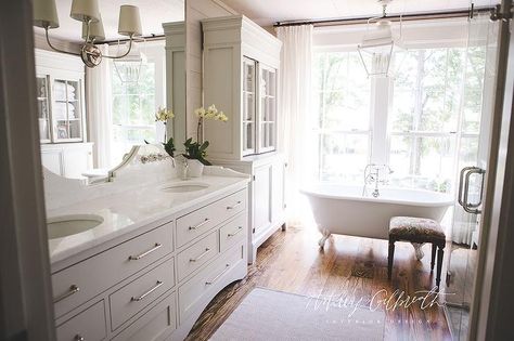 Rustic Farmhouse Bathroom Ideas, Ashley Gilbreath Interiors, Farmhouse Bathroom Lighting, Neutral Interior Design, Southern Farmhouse, Rustic Farmhouse Bathroom, French Country Bathroom, Farmhouse Master, Beautiful Farmhouse