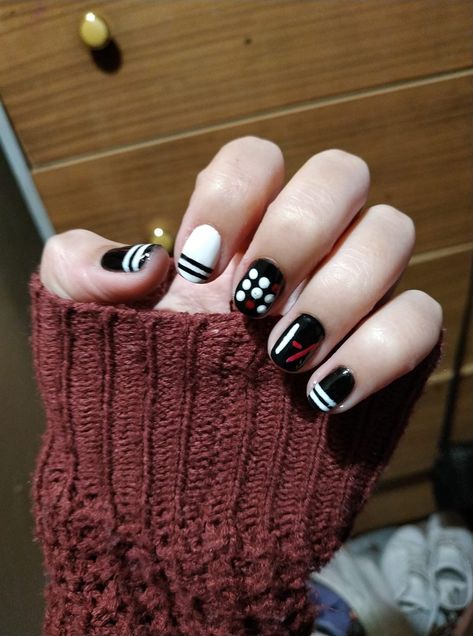 Twenty One Pilots Nail Art, 21 Pilots Nails, Twenty One Pilots Makeup, Twenty One Pilots Nails, Mcr Nails, Twenty One Pilots Concert, How To Wear Makeup, Twenty One Pilots Aesthetic, Color For Nails