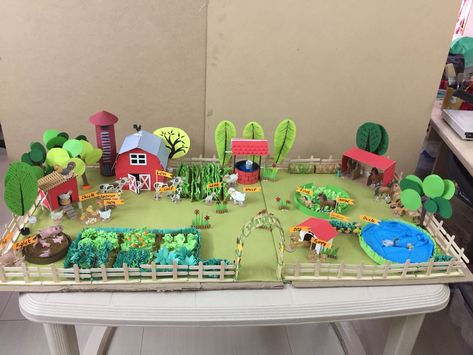 Farm School Project, Farm Miniature, Habitats Projects, Twodles Birthday, Farm Preschool, Farm School, Farm Projects, Farmhouse Crafts, Winter Preschool