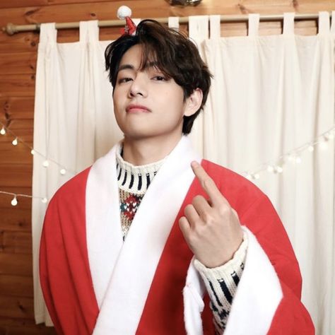 taehyung bts lq christmas icons Christmas Taehyung, V Icons Aesthetic, Taehyung Christmas, Bts V Aesthetic, Kim Taehyung Icons, V Aesthetic, V Kim Taehyung, Kim Taehyung Bts, Bts Christmas