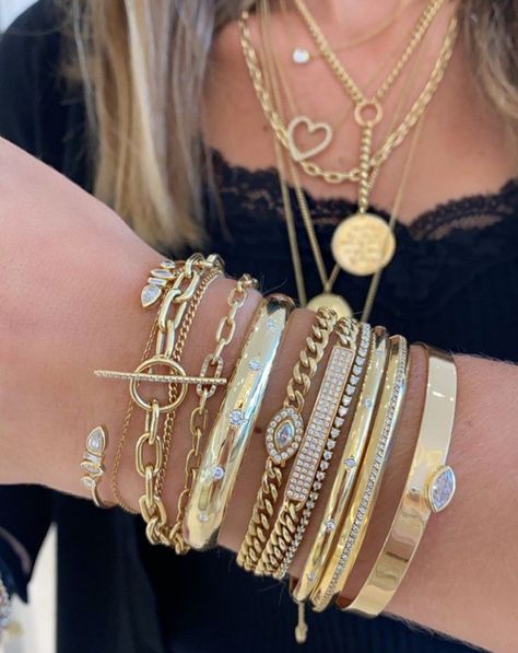 Chunky Bracelet Stack, Xoxo Jewelry, Preppy Jewelry, Wrist Jewelry, Luxe Jewelry, Jewelry Accessories Ideas, Dope Jewelry, Jewelry Fashion Trends, Classy Jewelry