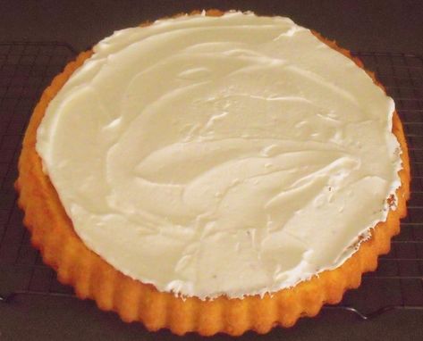 Cake Pan Recipes, Creme Brulee Cake, Fruit Flan, Fruit And Cream, Shell Cake, Flan Cake, Fruit Cream, Cake Base, Flan Recipe