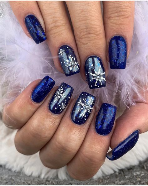 Creative Tattoo Ideas, Blue Christmas Nails, Short Coffin Nails Designs, Classy Looks, Dark Blue Nails, Xmas Nail Art, Creative Tattoo, Hello Nails, Finger Nail Art