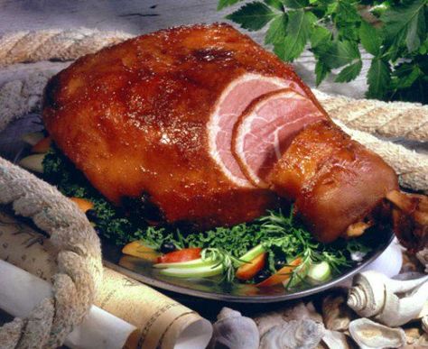 Best Christmas Ham, Smithfield Ham, Ham In The Oven, Homemade Ham, Country Ham, Smoker Cooking, Brine Recipe, Christmas Ham, How To Cook Ham