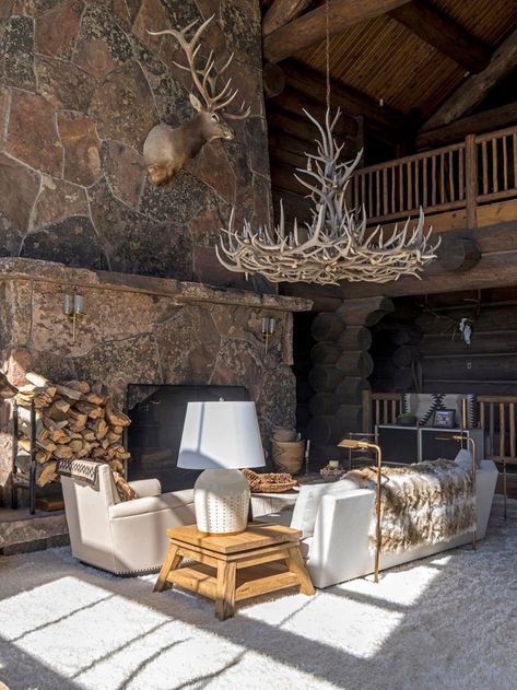 Cabin Fireplace, Colorado Ranch, Cabin Chic, Modern Cowboy, Chalet Interior, Log Cabin Kits, Ranch Decor, Guest Cabin, Country Interior