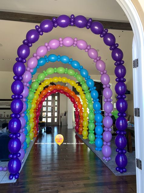 Balloon Walls & Balloon Tunnels - The Balloon People Balloon Tunnel, Balloon Bouquet Centerpiece, Balloon People, Balloon Walls, Rainbow Balloon Arch, Barbie Party Decorations, 16 Balloons, Balloon Crafts, Balloon Arches