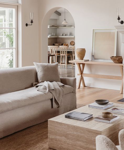 Living Room With Console Table, Organic Eclectic, Jenni Kayne Home, Interior Design Secrets, Living Room Warm, Interior Design Rustic, Table Top Design, Hello Lovely, Jenni Kayne