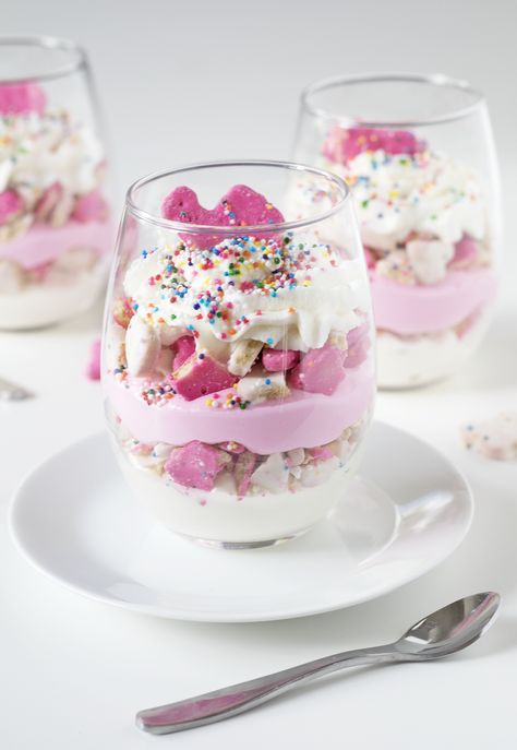 Cookie Parfait, Circus Cookies, Circus Animal Cookie, Cheesecake Parfaits, Animal Cookie, Animal Cookies, No Bake Cheesecake, Keto Recipe, Sweets Treats