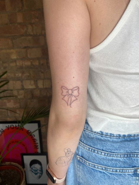 Pom Pom Tattoo, Cheer Related Tattoos, Girly Anime Tattoo Ideas, Cheerleading Tattoos Ideas, Aesthetic Bow Tattoo, Cheer Bow Tattoo, Cheer Tattoos, Mini Bow Tattoo, Cheerleader Tattoo