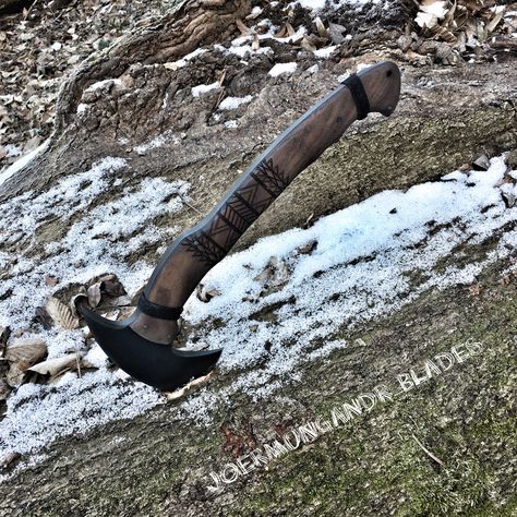 Daniel Winkler/Sayoc RnD Hawk w. Walnut & Tribal Blacksmith Ideas, Zombie Hunter, Axes, Hawks, Bushcraft, Swords, Pocket Knife, Camouflage, Walnut