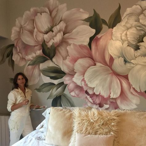 Fín - ✨💫 | Instagram Flower For Wall Decor, Peony Mural Wall Art, Flowers Mural Painting, Wall Paint Art Ideas, Flower Mural Wall Paintings, Flower Wall Painting, 3d Wall Painting, Flower Mural, Wall Art Diy Paint